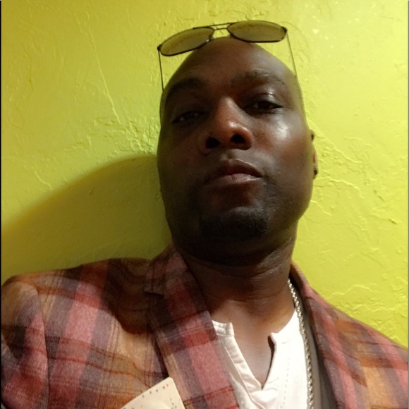 Meet your Posher, Derek - Picture 3 of 3